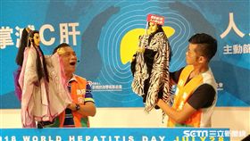 黃文郎（左）接受全口服新藥治療12週後，C肝全治癒。（圖／記者楊晴雯攝）