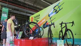 紐約自行車休閒展　台灣精品放光芒外貿協會駐紐約辦事處參加「紐約自行車休閒展」，帶來21件台灣自行車精品，展示捷安特、明安DIZO品牌自行車，以及車架、鏈條和自行車衣等零配件。中央社記者尹俊傑紐約攝  107年5月5日