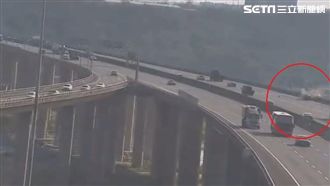 國道工程車停路肩遭追撞！監視器曝光