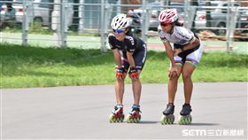 滑輪溜冰女將楊合貞、李孟竹。（圖／記者王怡翔攝）