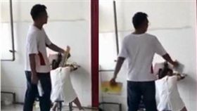 影／圖書館好熱！貼心男化身「人體風扇」連搧半小時　圖／翻攝自看看新聞