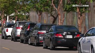 暑假衝戶外戲水　違停亂象綿延1公里