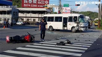 重機衝撞校車巴士　騎士送醫不治