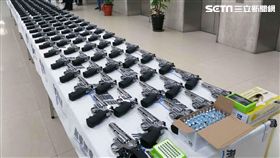 財政部關務署與刑事警察局聯手破獲504把空氣槍，內政部長徐國勇指示見警率必須提高（翻攝畫面）