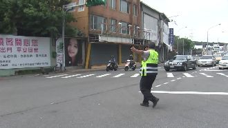 警和小黃司機聊天　竟遭檢舉有損形象