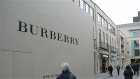 過季品不願降價賣　英國名牌竟全燒毀
英國,泰晤士報,名牌,Burberry,過季品,燒毀,浪費
https://flic.kr/p/mcd74M
（圖／攝影者Ninian Reid, Flickr CC License）