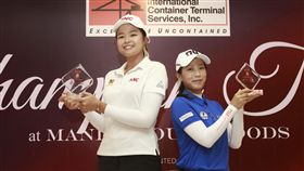 職業冠軍泰國普洛依薔普(左)及業餘冠軍侯羽薔。（圖／TLPGA提供）