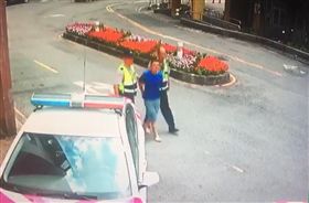 國道車禍藏女屍　疑駕駛汽車旅館勒斃女友棄屍