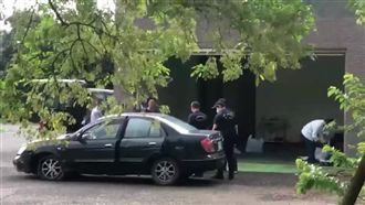 發黑女友塞車廂！男冷氣轉最強驅屍臭