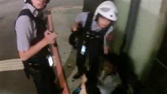 遇警界春風心虛想逃　跑了8步就仆街