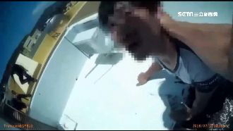 游仰式藏水塔躲警　嫌露餡嚇傻：咦？