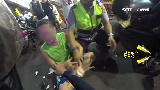 醉漢坐路擋廟會　飆警國罵遭掐頸壓制