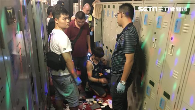同志三溫暖成毒窟　警帶回25人驗尿
