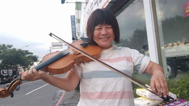 廣告小妹：蔣月惠難以解決弱勢問題！