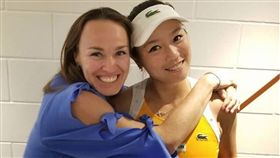 詹詠然（右）與辛吉絲聯手拿2017年美網女雙冠軍。（圖／翻攝自辛吉絲IG）