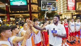 ▲菁英女子組台北市立大學拿下冠軍後全隊手牽手高聲歡呼。（圖／主辦單位提供）