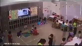 2歲童遭撞倒敲頭！連吐兩次鼻血不止