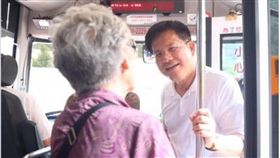 公車駛進松鶴部落　長者搭車免長途跋涉