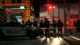 加拿大多倫多發生一起槍擊案，一名槍手在河谷區（Riverdale）希臘城一間餐廳開火亂射，造成9人受傷送醫。據了解，該名槍手攻擊後就飲彈身亡。（圖／路透社／達志影像）