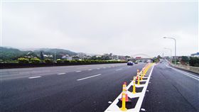 首座為救援而建　校前路交流道將通車國道一號五楊高架段增設的校前路交流道20日通車，這是國道首座為救援而建的交流道。國工局評估，校前路交流道開放通車後，五楊高中壢至楊梅北上路段事故救援，可由中壢或楊梅消防分隊處理，約比以往節省14分鐘。中央社記者吳睿騏桃園攝　106年10月19日