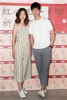 「萊特姐弟」擔任公益大使，化身為愛的攝影師，替弱勢孩童裝扮拍攝親子照圓夢。（記者邱榮吉/攝影）