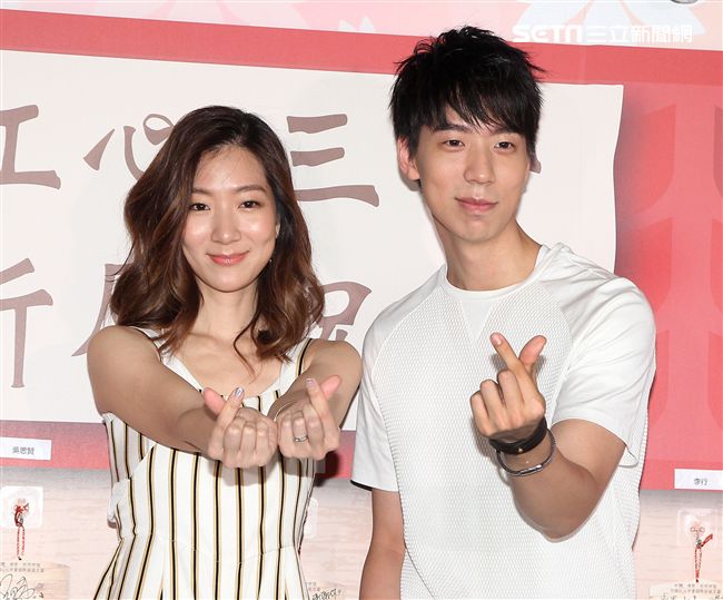 「萊特姐弟」擔任公益大使，化身為愛的攝影師，替弱勢孩童裝扮拍攝親子照圓夢。（記者邱榮吉/攝影）