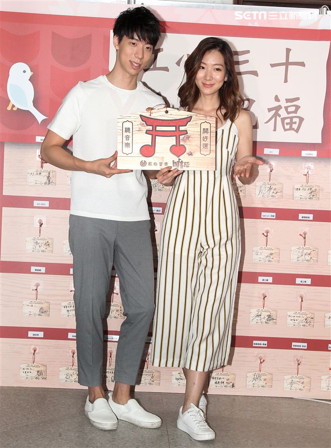 「萊特姐弟」擔任公益大使，化身為愛的攝影師，替弱勢孩童裝扮拍攝親子照圓夢。（記者邱榮吉/攝影）