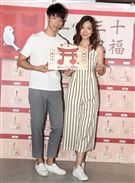 「萊特姐弟」擔任公益大使，化身為愛的攝影師，替弱勢孩童裝扮拍攝親子照圓夢。（記者邱榮吉/攝影）