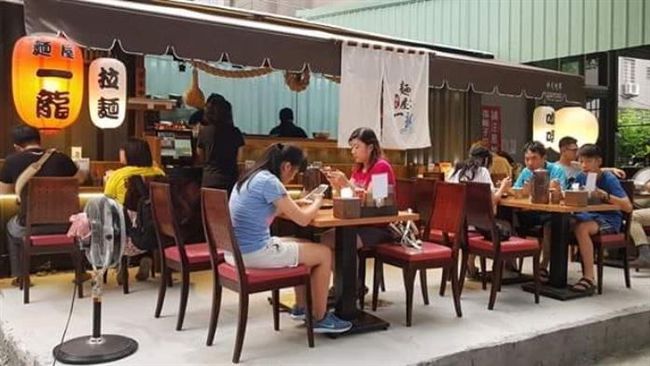 變身拉麵店　貨櫃屋美味飄香