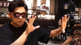 周杰倫變魔術
圖／翻攝自臉書