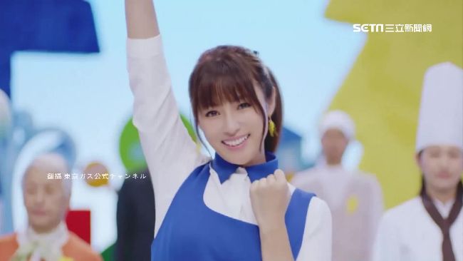無違和感！深田恭子超齡扮兒歌姐姐