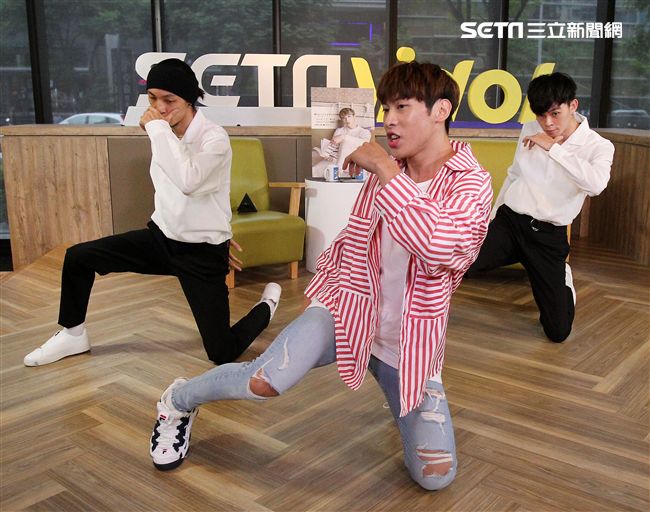 梅中原安安大明星。（記者邱榮吉/攝影）