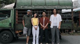 台日合拍的電影《亡命之途》謝欣穎/妻夫木聰/豐川悅司/花蓮。(翻攝臉書)