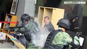 憲兵實施反斬首戰力、反恐制變快速反應能力提升城鎮戰鬥演練。（記者邱榮吉/攝影）