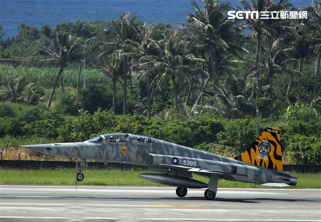 F5戰機女飛官郭馨儀。（記者邱榮吉/台東拍攝）