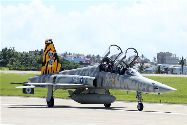 F5戰機女飛官郭馨儀。（記者邱榮吉/台東拍攝）
