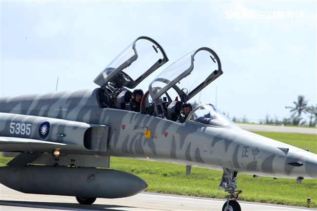 F5戰機女飛官郭馨儀。（記者邱榮吉/台東拍攝）