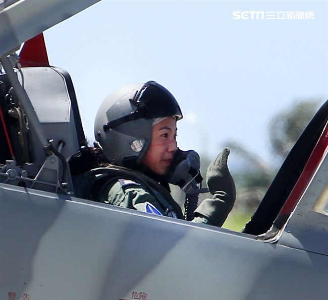 F5戰機女飛官郭馨儀。（記者邱榮吉/台東拍攝）