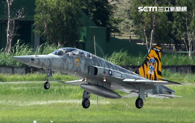 F5戰機女飛官郭馨儀。（記者邱榮吉/台東拍攝）