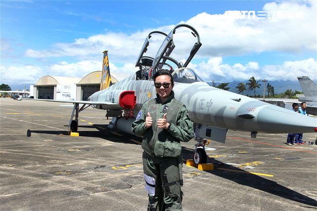 F5戰機女飛官郭馨儀。（記者邱榮吉/台東拍攝）