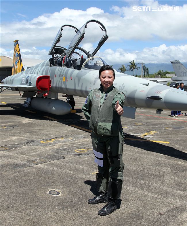 F5戰機女飛官郭馨儀。（記者邱榮吉/台東拍攝）