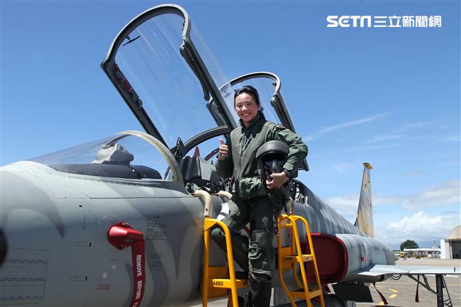 F5戰機女飛官郭馨儀。（記者邱榮吉/台東拍攝）