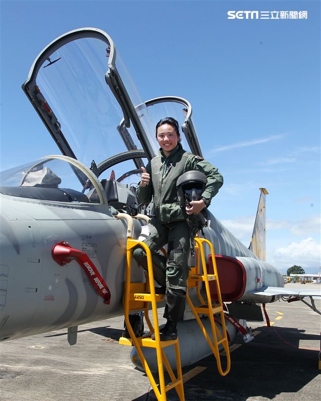 F5戰機女飛官郭馨儀。（記者邱榮吉/台東拍攝）
