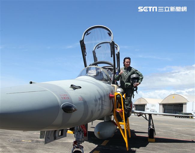 F5戰機女飛官郭馨儀。（記者邱榮吉/台東拍攝）