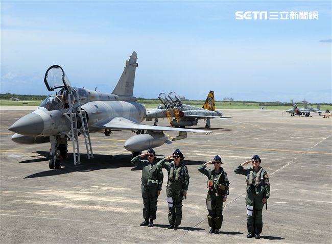 F5戰機女飛官郭馨儀。（記者邱榮吉/台東拍攝）