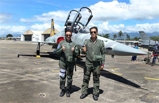 F5戰機女飛官郭馨儀。（記者邱榮吉/台東拍攝）