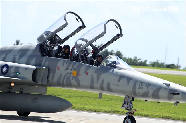 F5戰機女飛官郭馨儀。（記者邱榮吉/台東拍攝）