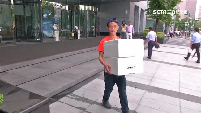 專跑台華爾街　便當外送1小時逾百份