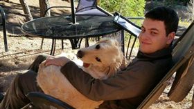 ▲莫里森和愛犬合照（圖／翻攝自臉書）
https://goo.gl/g2FeXy