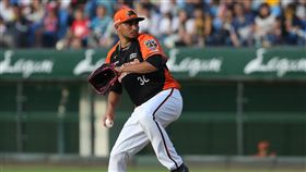 中職獅猿戰　統一獅馬丁尼茲先發抗敵中華職棒Lamigo桃猿隊與統一7-ELEVEn獅隊2日晚間在桃園球場進行賽事，統一獅派出洋投馬丁尼茲（David Martinez）先發抗敵。中央社記者張新偉攝　107年6月2日